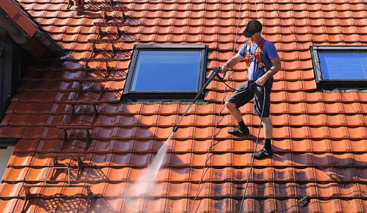 dak reinigen met hoge druk